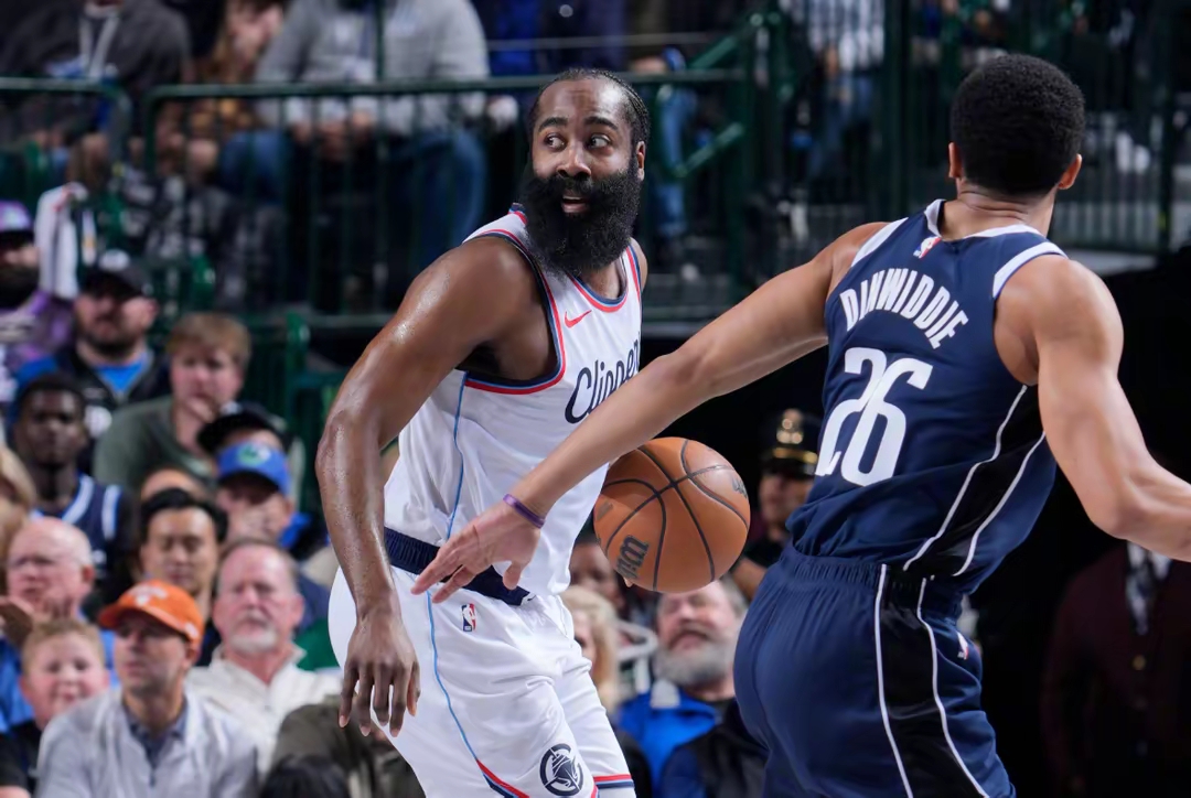 开云体育网页版登录入口关于今夜体能课后;达拉斯独行侠内部沟通备战CBA常规赛;赛场秩序良好;年轻球员得到机会的信息