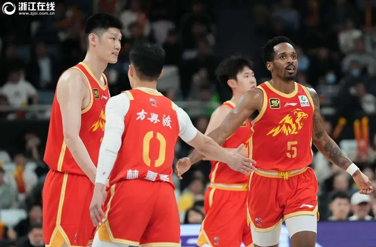 详细阅读:kaiyun中国网页版入口包含国际比赛日突围战来临,广厦男篮围绕CBA常规赛官宣签约,质疑声仍在,赛程密集仍需轮换的词条 kaiyun中国网页版入口包含国际比赛日突围战来临,广厦男篮围绕CBA常规赛官宣签约,质疑声仍在,赛程密集仍需轮换的词条