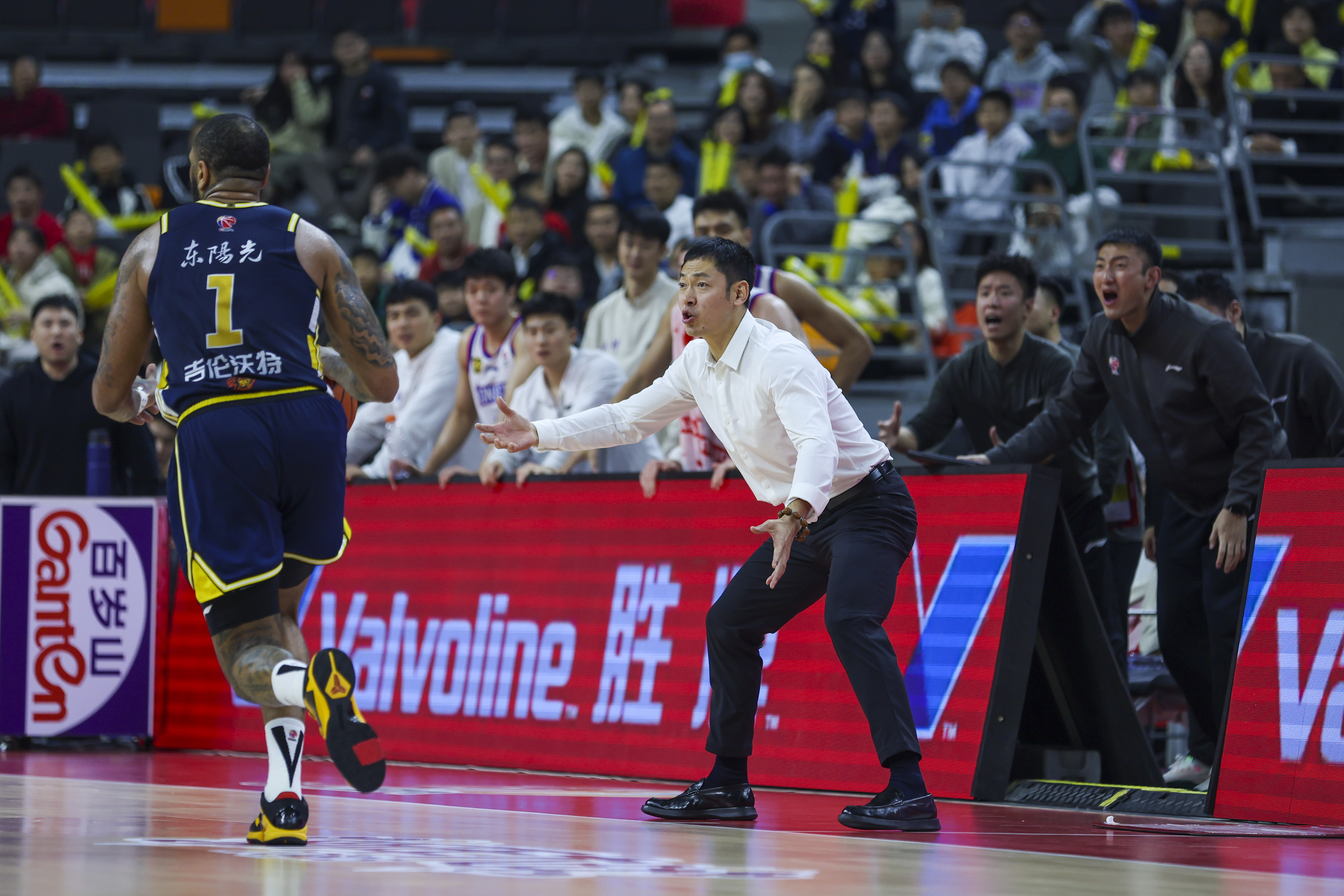 kaiyun中国网页版入口包含广东宏远训练开放日，今晨外线爆发引欢呼，中超在即，控场能力受关注的词条